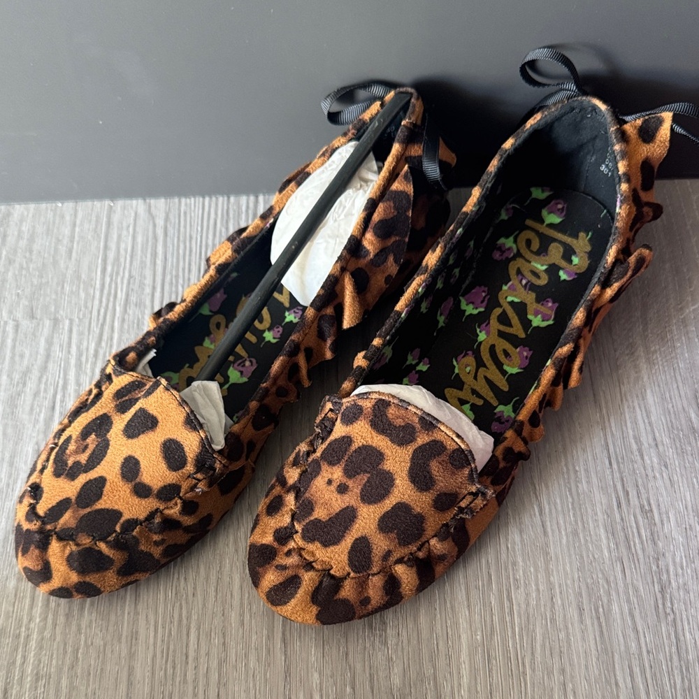 Betseyville by Betsey Johnson Leopard Print Flats Women’s Size 6 NIB